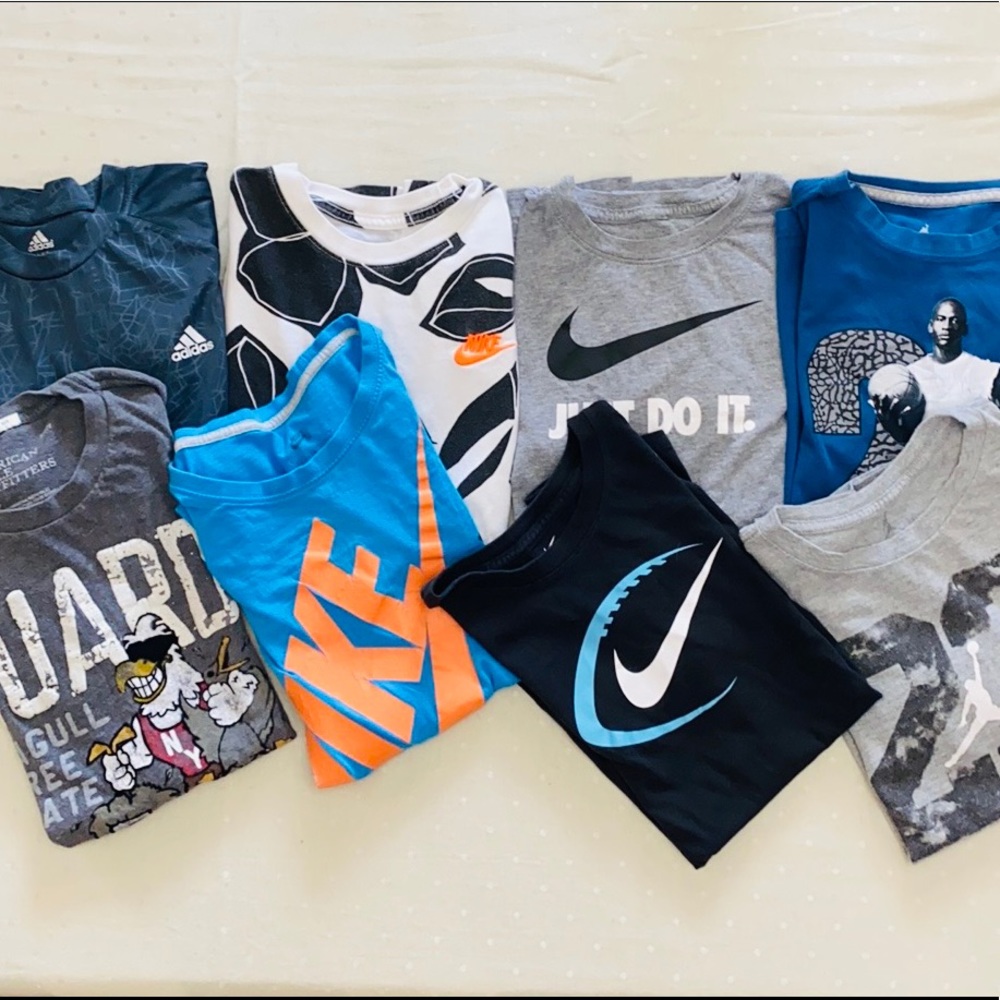 Lot of 8 pre owned t-shirts Size L